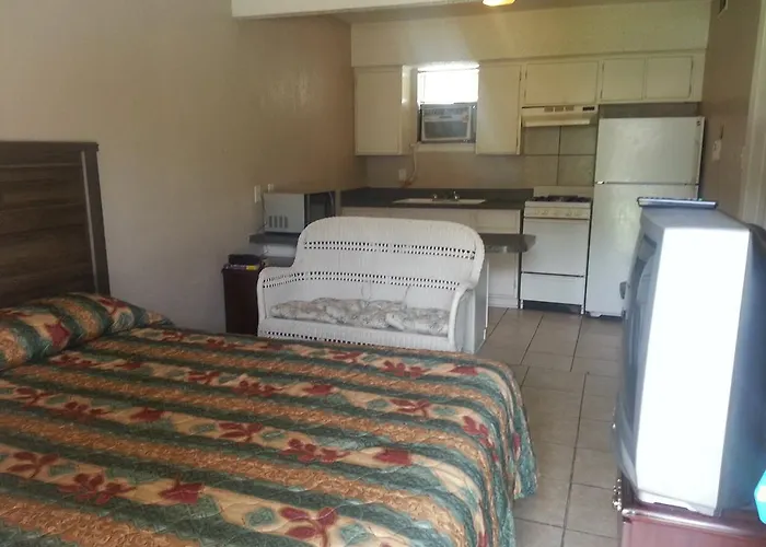 Executive & Suites Motel